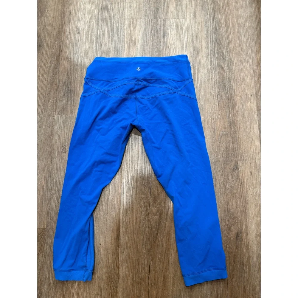Lululemon Blue Crop Leggings‎ Women's Size 8 Athleisure Workout